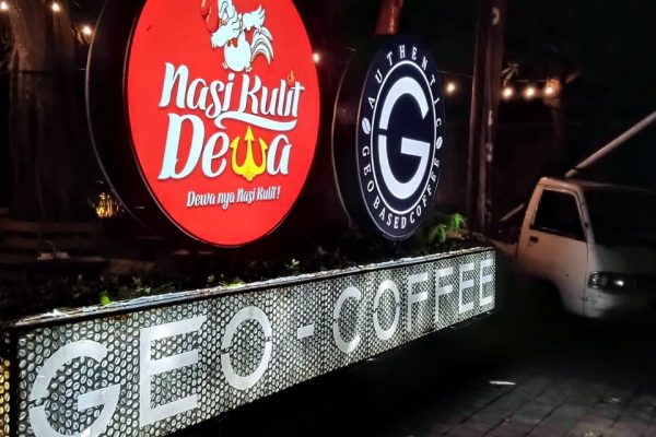 4 Cara Pasang Neon Box di Depan Toko Tanpa Tukang
